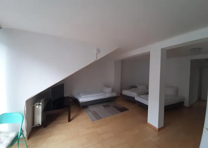 Avi Burgplatz دوسلدورف