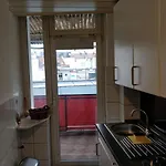 Avi Burgplatz דיסלדורף
