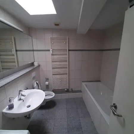 Avi Burgplatz Апартаменты Дюссельдорф