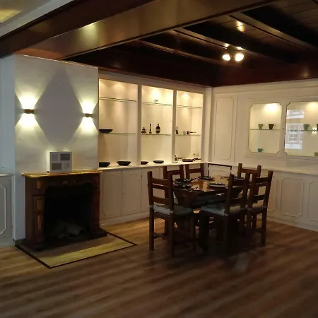 Avi Burgplatz Апартаменты *