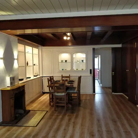 Апартаменты Avi Burgplatz