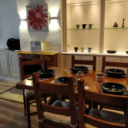Apartment Avi Burgplatz Dusseldorf