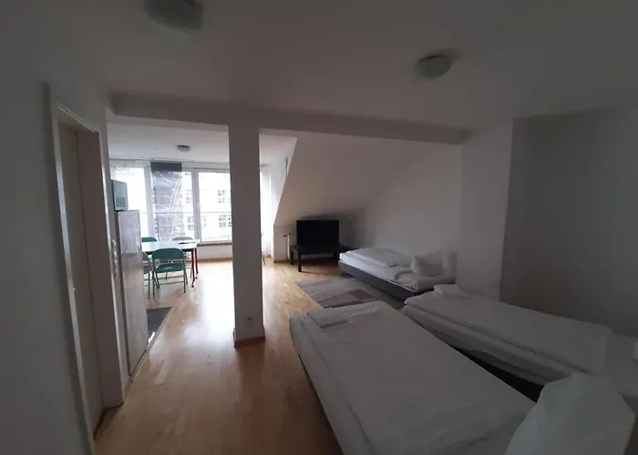 Avi Burgplatz * デュッセルドルフ