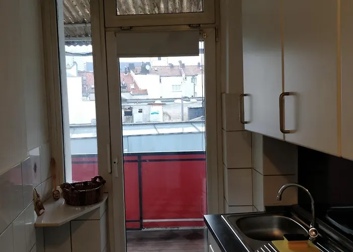 Avi Burgplatz Düsseldorf