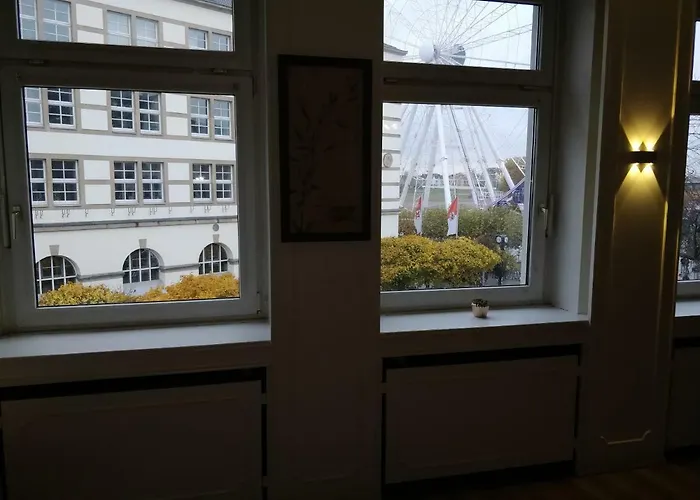 Avi Burgplatz Дюссельдорф