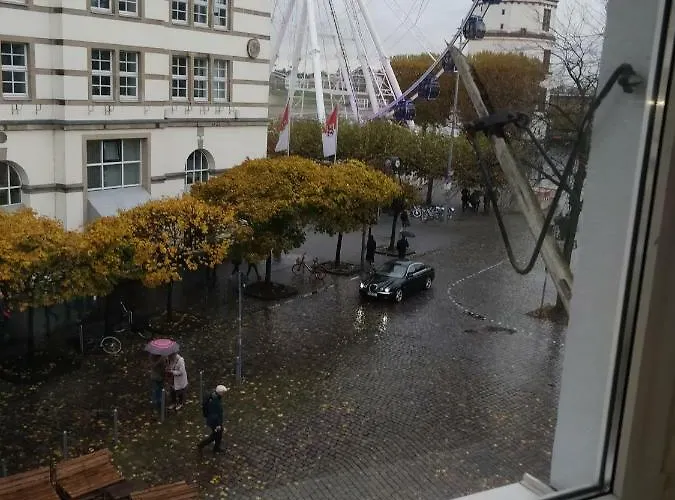 Avi Burgplatz *