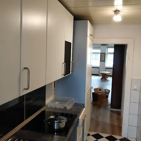 Avi Burgplatz Düsseldorf